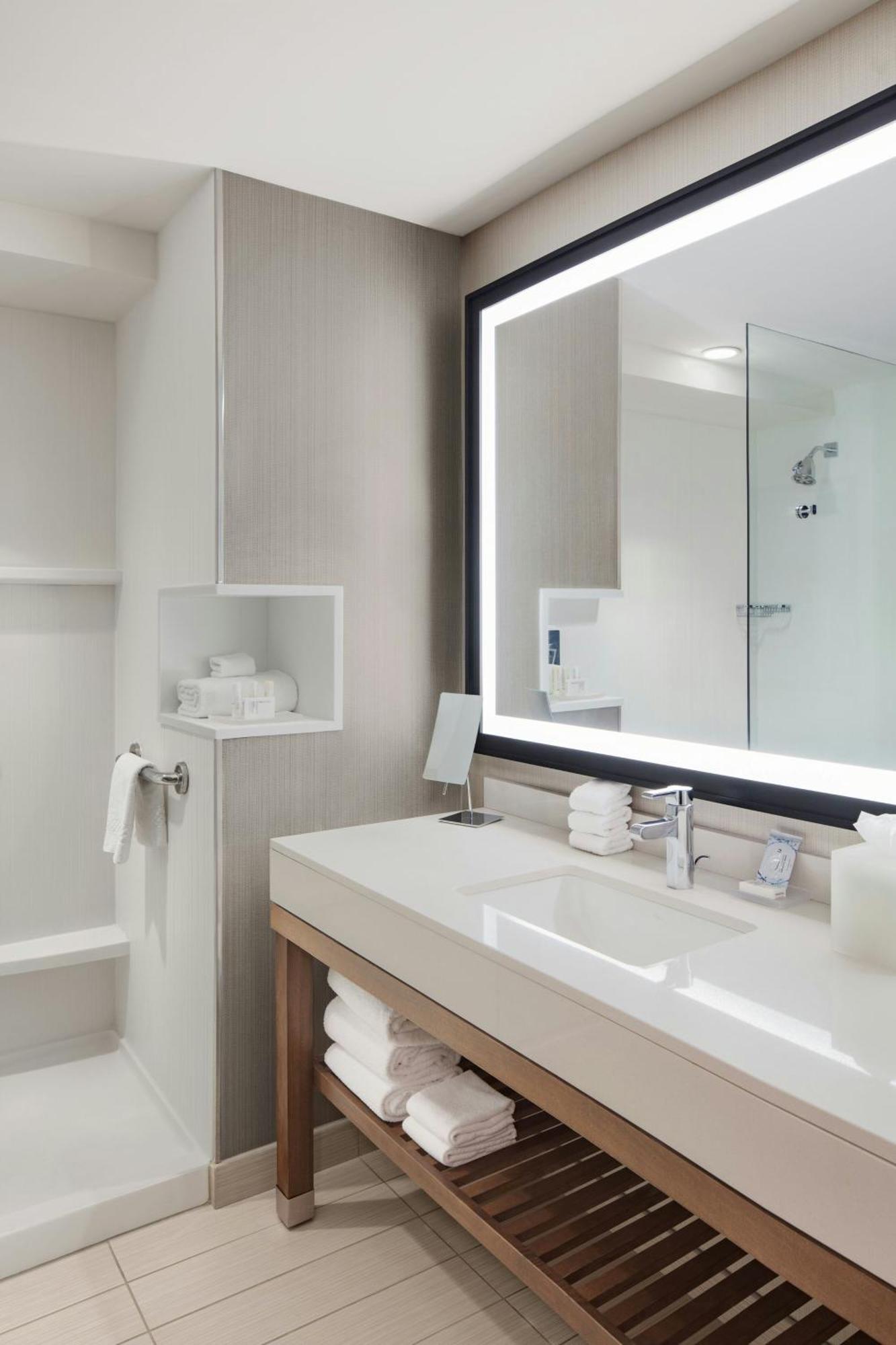 Courtyard By Marriott Portland Downtown/Waterfront Hotell Exteriör bild